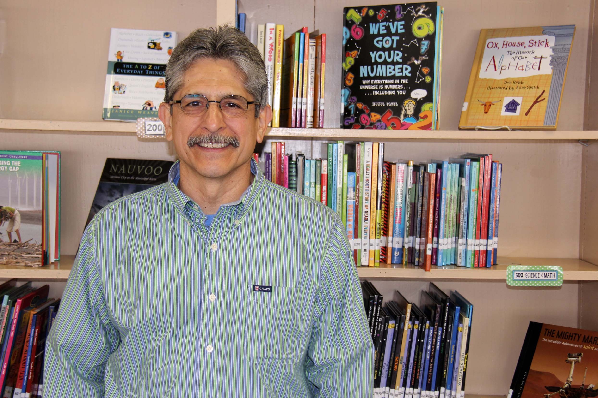 Humberto Zuniga, Bayside Sixth Grade Campus Volunteer of the Year, supports middle school readers.