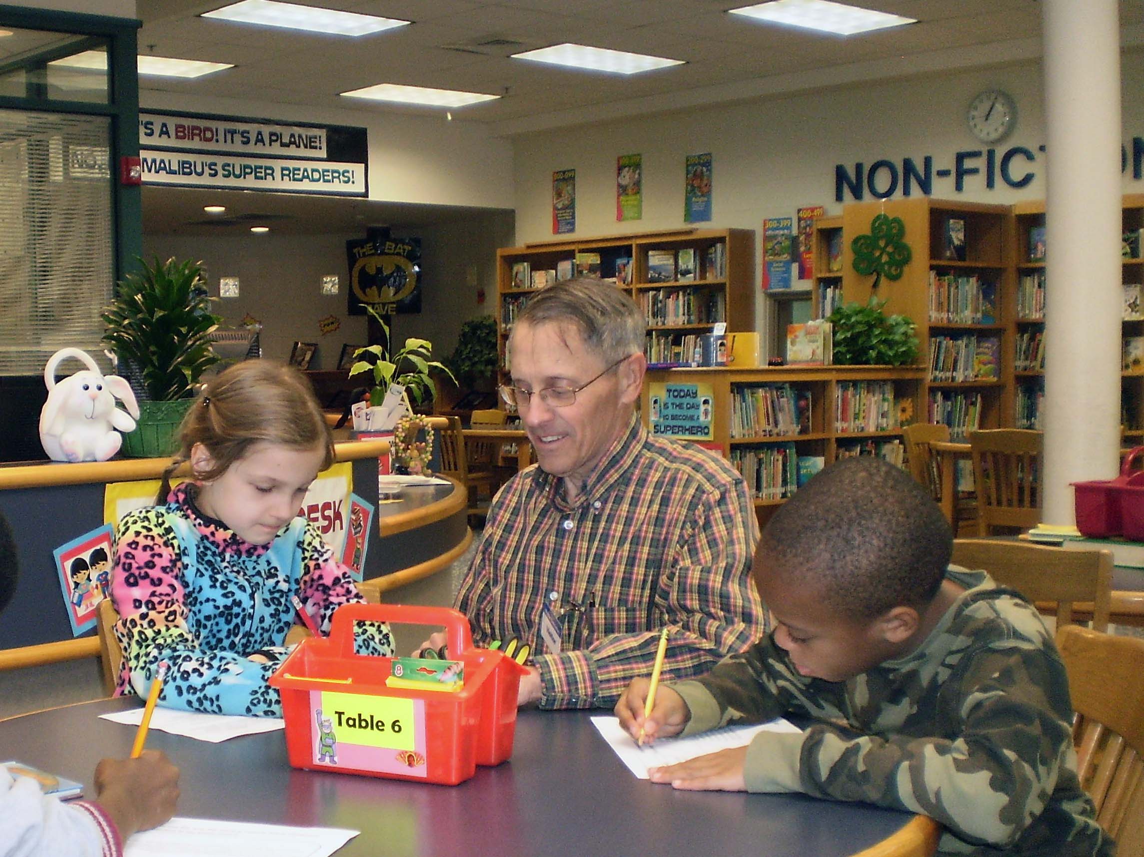David Kern works with Malibu students in the school’s library.