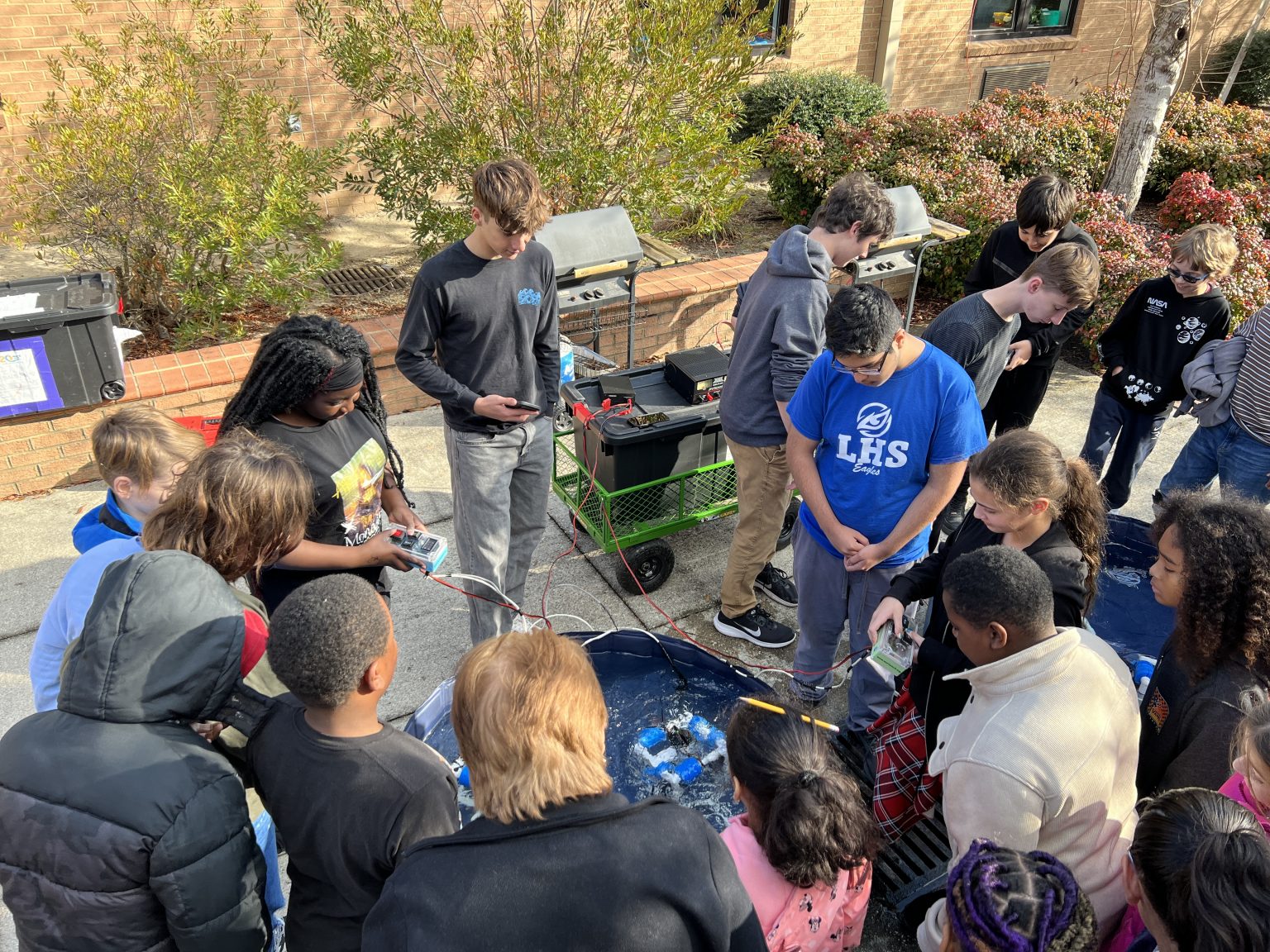 Landstown High students encourage elementary schools to take a dive